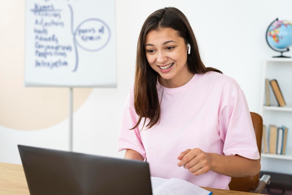 Online English speaking class with trainer